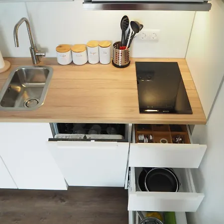 Apstay I Parking Option & Self Check-in