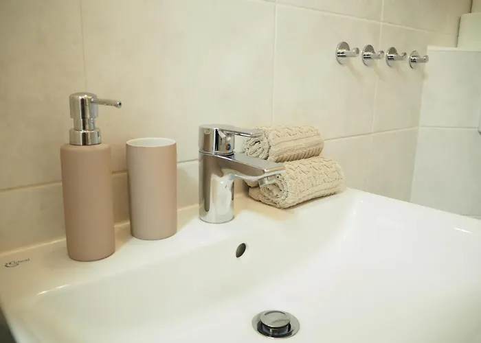 Apstay I Parking Option & Self Check-in