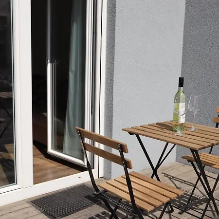 Apstay I Parking Option & Self Check-in