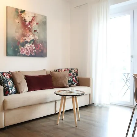 Apstay I Parking Option & Self Check-in *