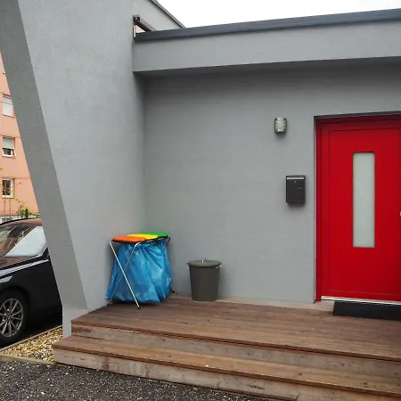 Apstay I Parking Option & Self Check-in *