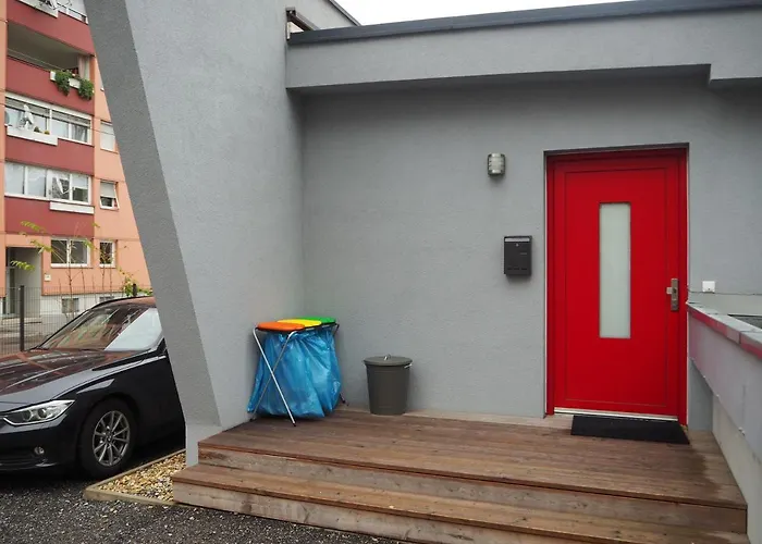 Apstay I Parking Option & Self Check-in *